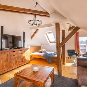 https://tyn-church-view-apartment-with-terrace.praguehotelsweb.com